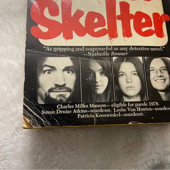 Helter Skelter by Vincent Bugliosi with Curt Gentry - Picture 9 of 9